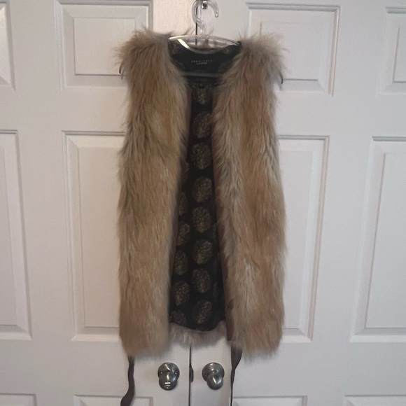 Sanctuary Jackets & Blazers - Sanctuary Faux Fur Vest with Patterned Lining Size M